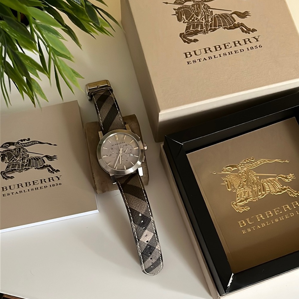 BURBERRY WACHT BROWN # BU9361 SAPPHIRE CRISTAL BRAND NEW